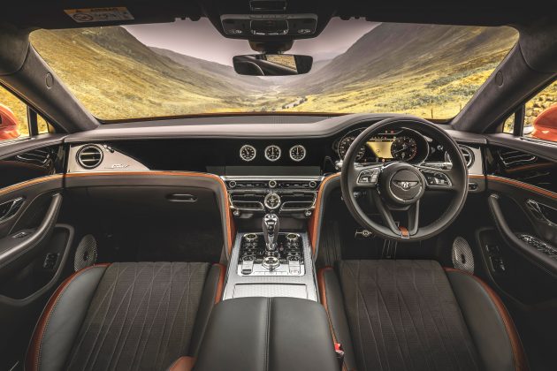 Bentley Flying Spur Speed 首发亮相, 6.0L W12双涡轮引擎, 系列中性能最强的车型, 3.8秒破百, 极速达333km/h!