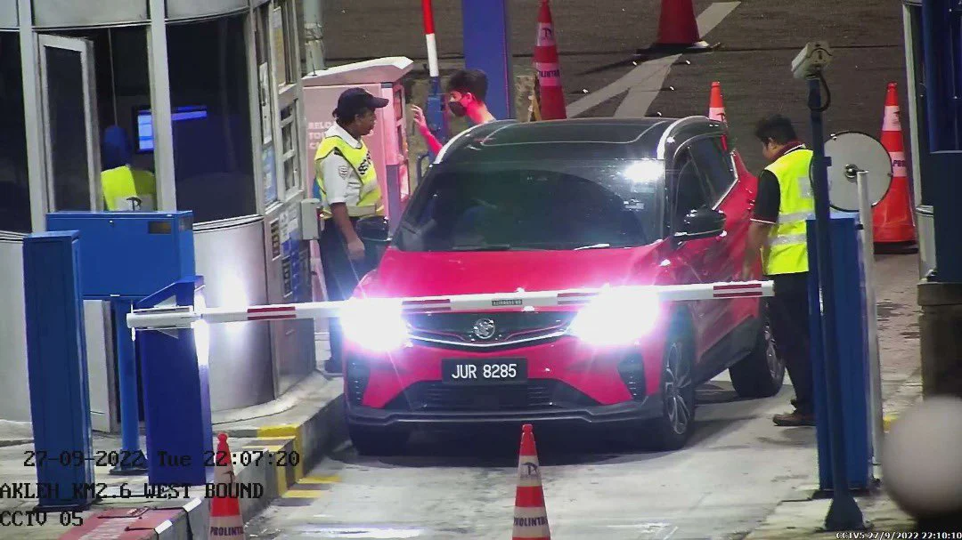 Proton X50 于 AKLEH 大道收费站逃费被逮即场还清欠款