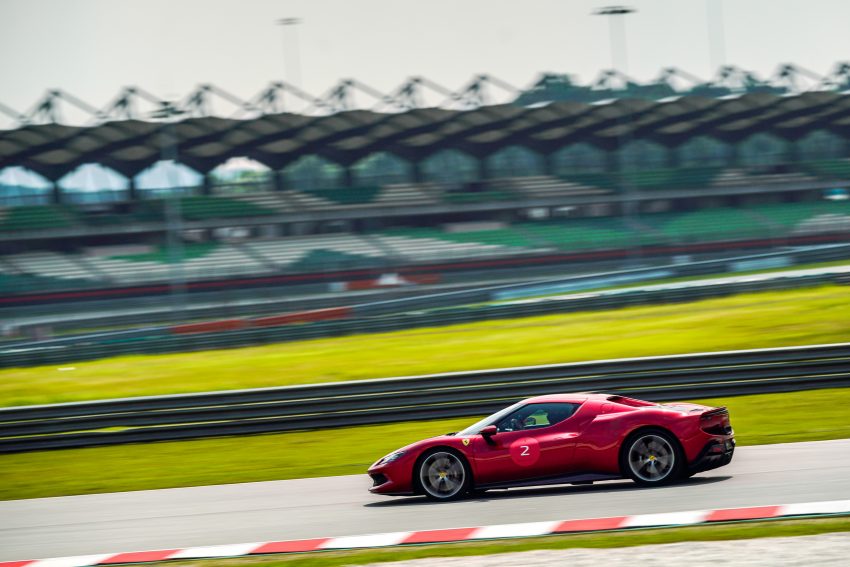 Ferrari 296 GTB 雪邦赛道体验日, 2.9秒破百的V6油电超跑 203457