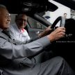前首相敦马哈迪试驾 Polestar 2！盼宝腾也能生产电动车