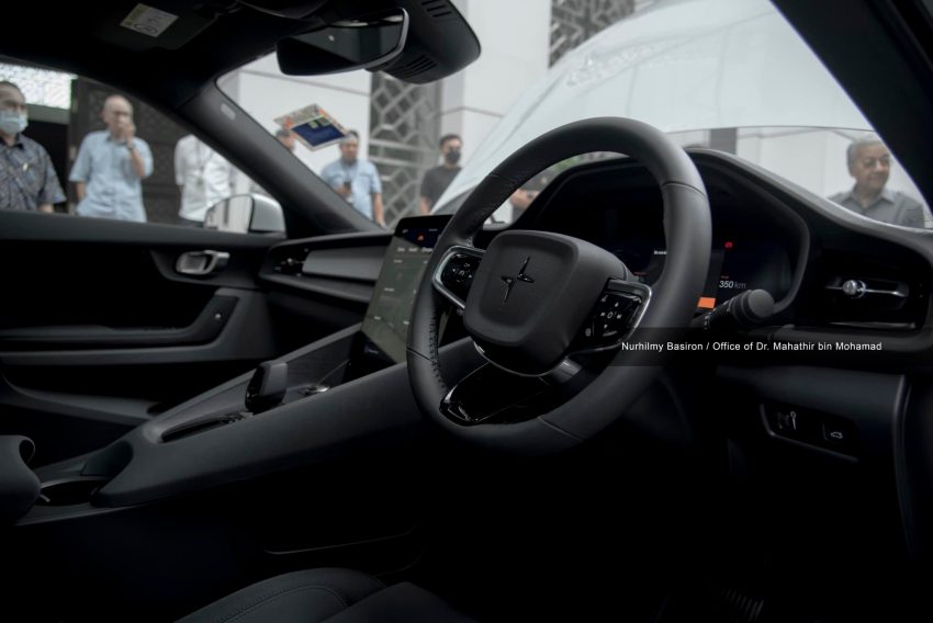 前首相敦马哈迪试驾 Polestar 2！盼宝腾也能生产电动车 203700