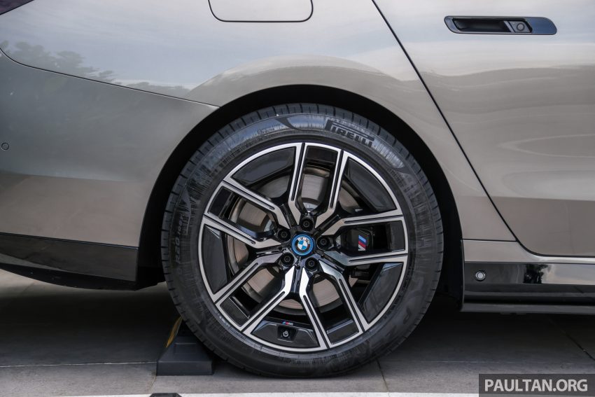 已挂注册车牌上路，BMW i7 旗舰电动车再次于吉隆坡现身 205321