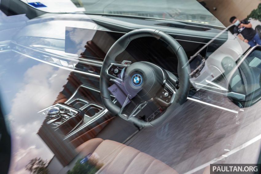 已挂注册车牌上路，BMW i7 旗舰电动车再次于吉隆坡现身 205323