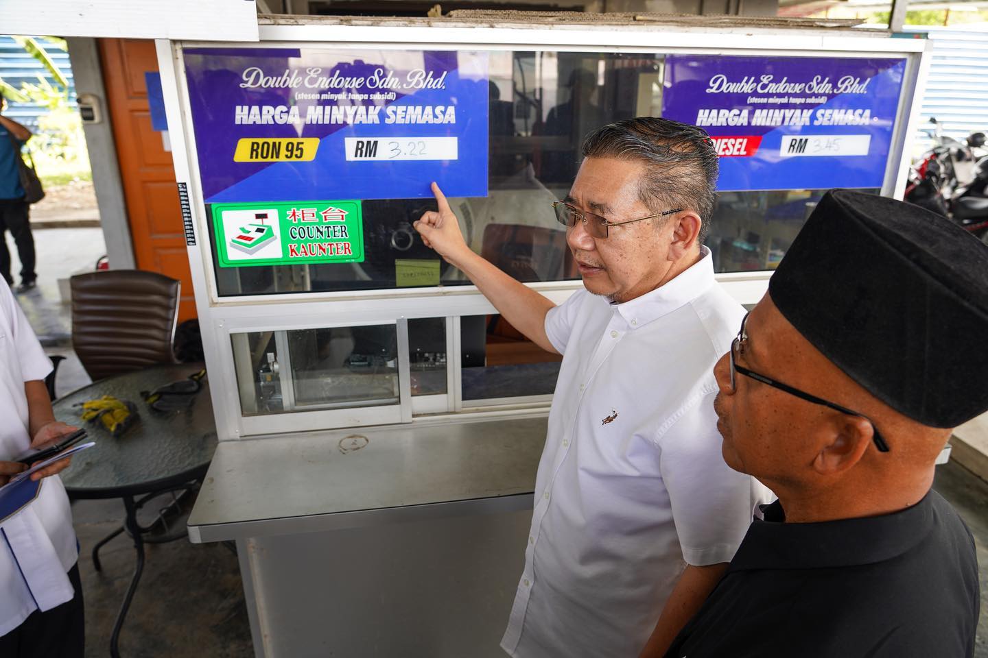 无津贴油站正式在玻璃市落成！RON95 每公升售RM3.22