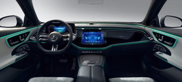 W214 Mercedes-Benz E-Class 内装照发布, 三大荧幕组成