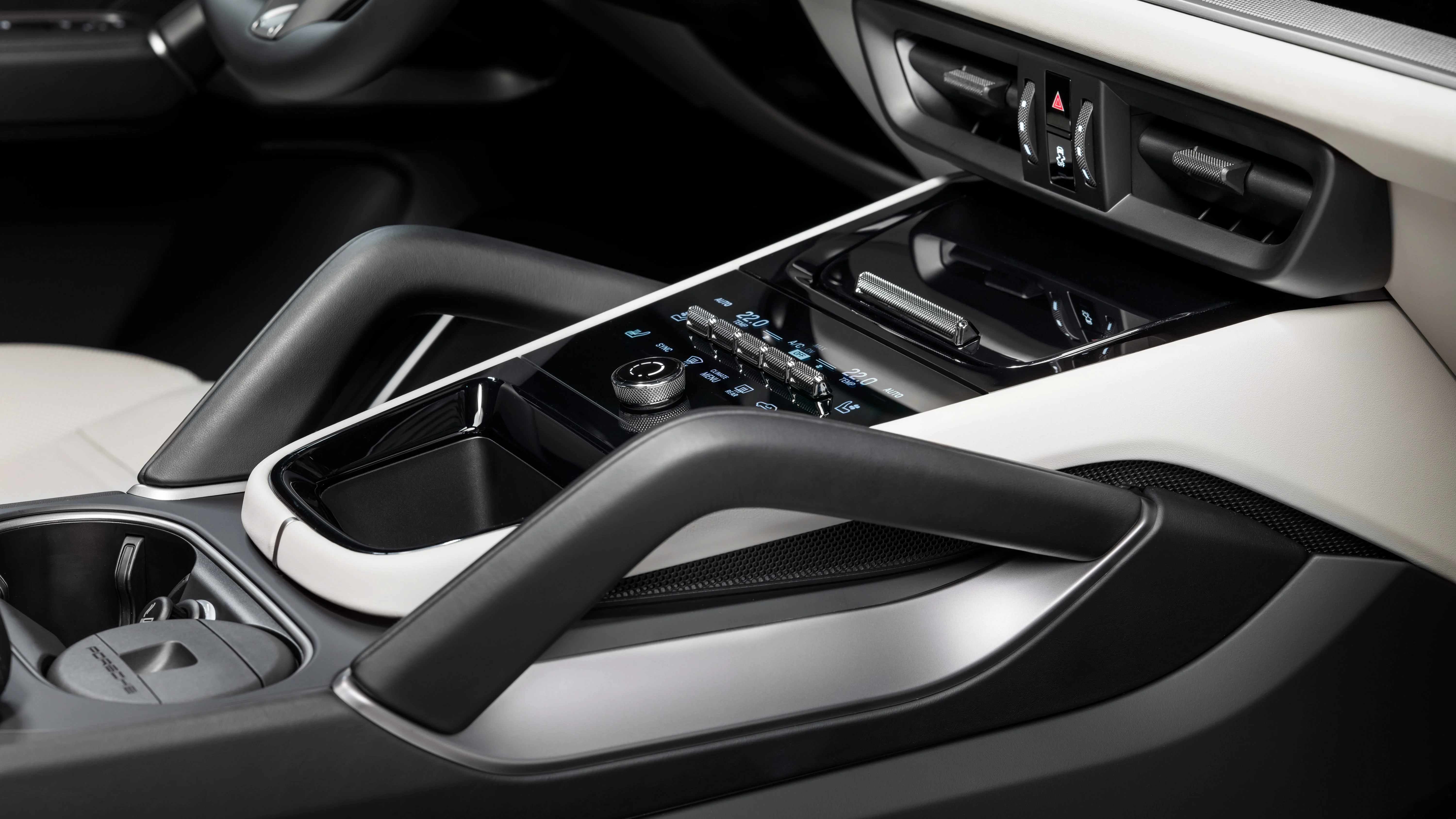 4月18日首发，2024 Porsche Cayenne 小改款内饰曝光