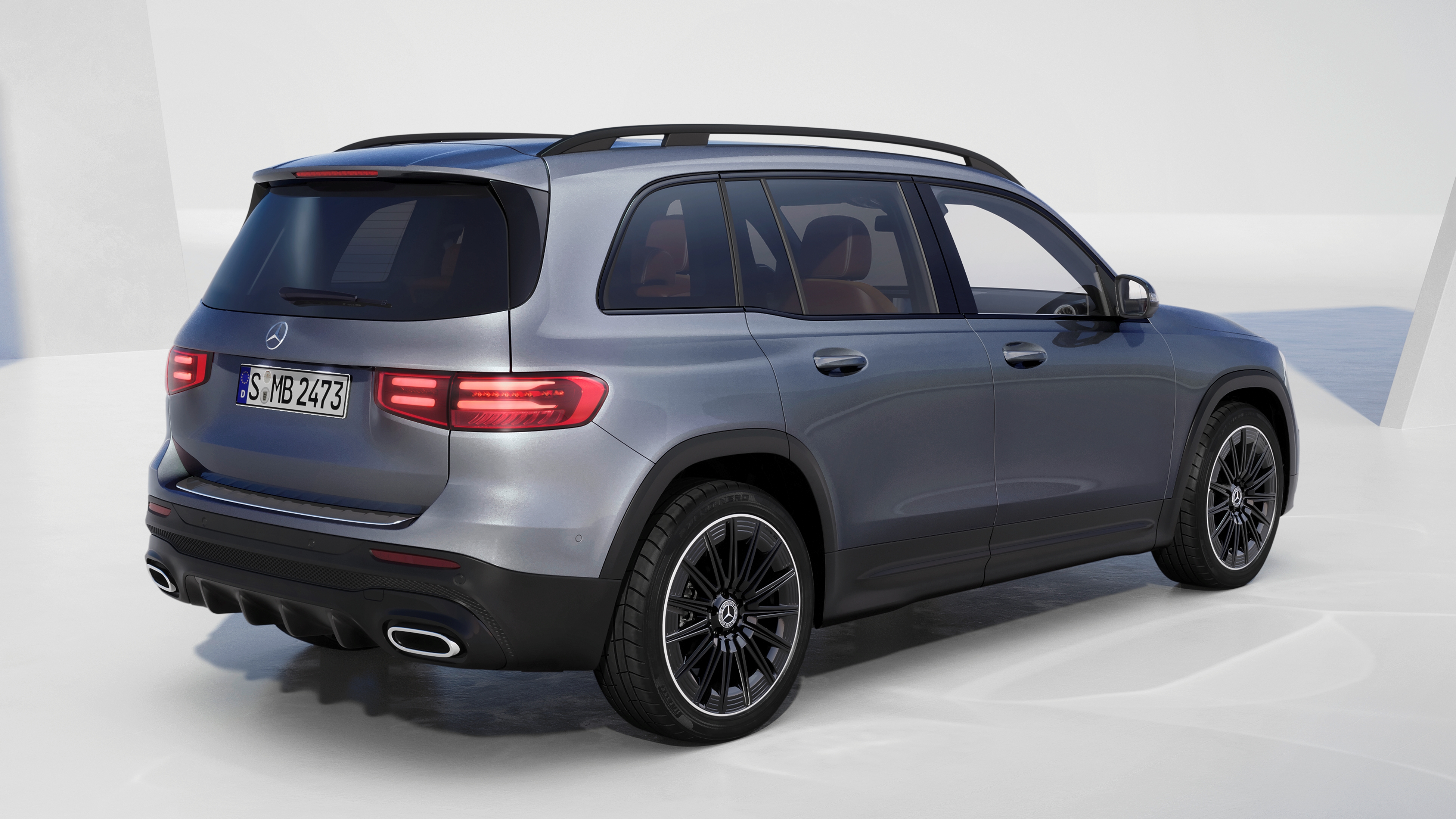 小改款 2023 Mercedes-Benz GLB、AMG GLB 35 登场