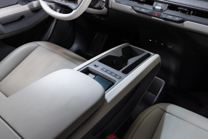 Kia EV9 全球首发, 旗舰三排七座大型纯电SUV, 月内亮相 212698