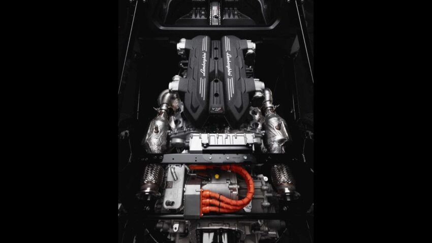 Aventador 的继任者，Lamborghini LB744 本月29日全球首发！搭V12+三电动马达新插混系统，输出达1,015匹马力 212016