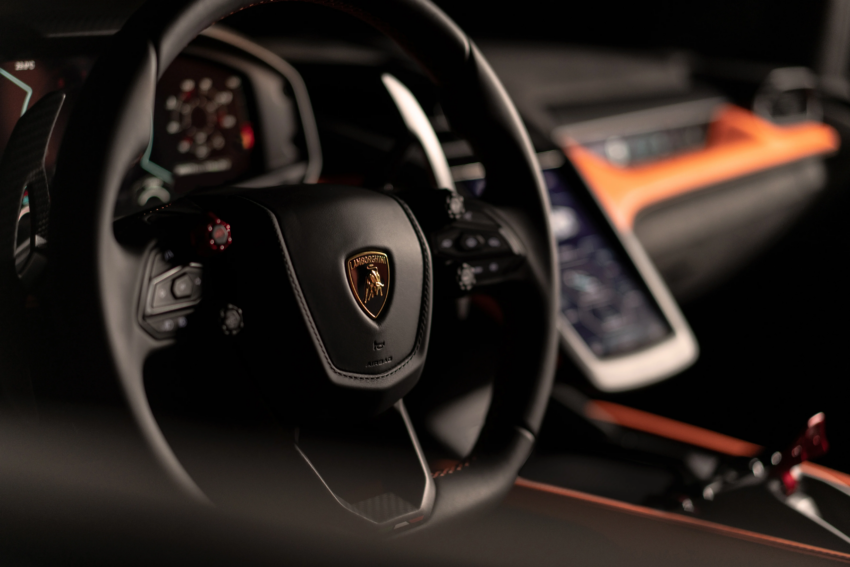 全新旗舰超跑，Lamborghini Revuelto 正式登场！搭V12+三电动马达新插混系统，最大输出达1,015匹马力 214625