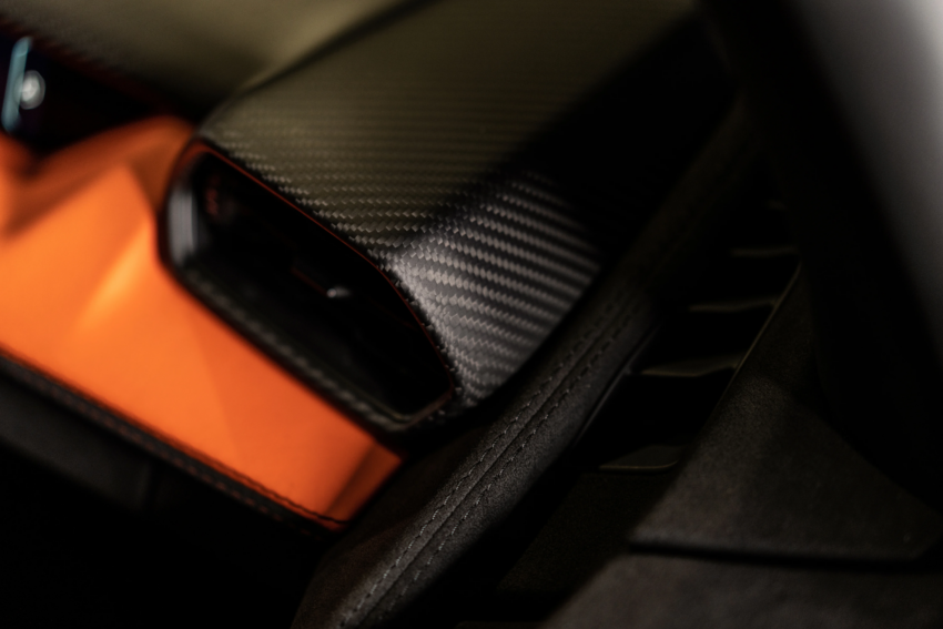 全新旗舰超跑，Lamborghini Revuelto 正式登场！搭V12+三电动马达新插混系统，最大输出达1,015匹马力 214615