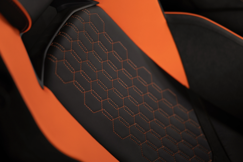 全新旗舰超跑，Lamborghini Revuelto 正式登场！搭V12+三电动马达新插混系统，最大输出达1,015匹马力 214619