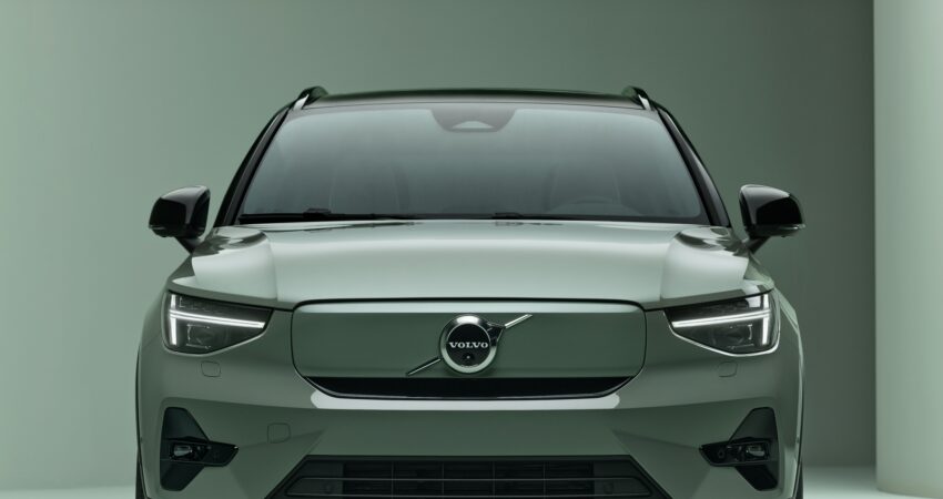 即日起至3月31日, 购买指定的全新 Volvo 车款可获享免费 VSA5+ 原厂保养配套, 与价值RM7,000的家用充电盒礼券 211992