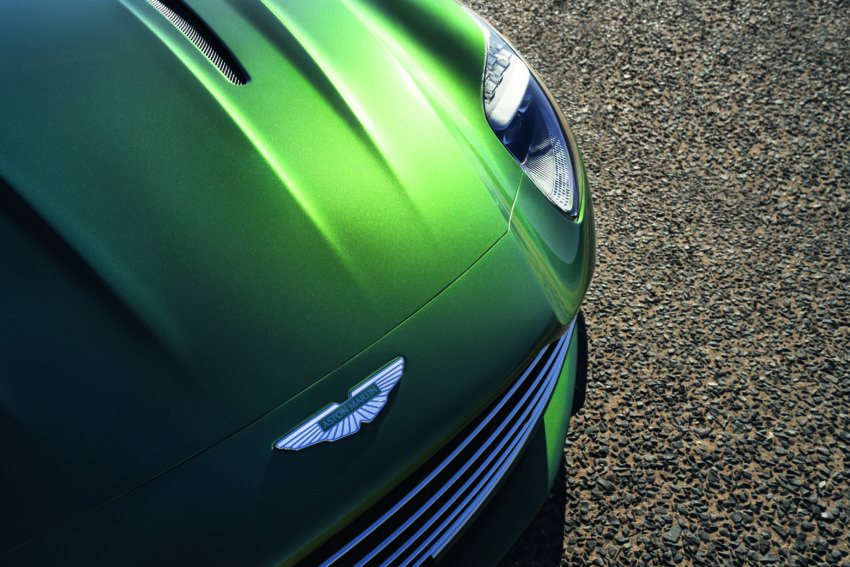 DB11 的继任者，全新 Aston Martin DB12 登场！搭载 4.0升V8双涡轮增压引擎，可榨出 680 PS/800 Nm 输出功率 220860