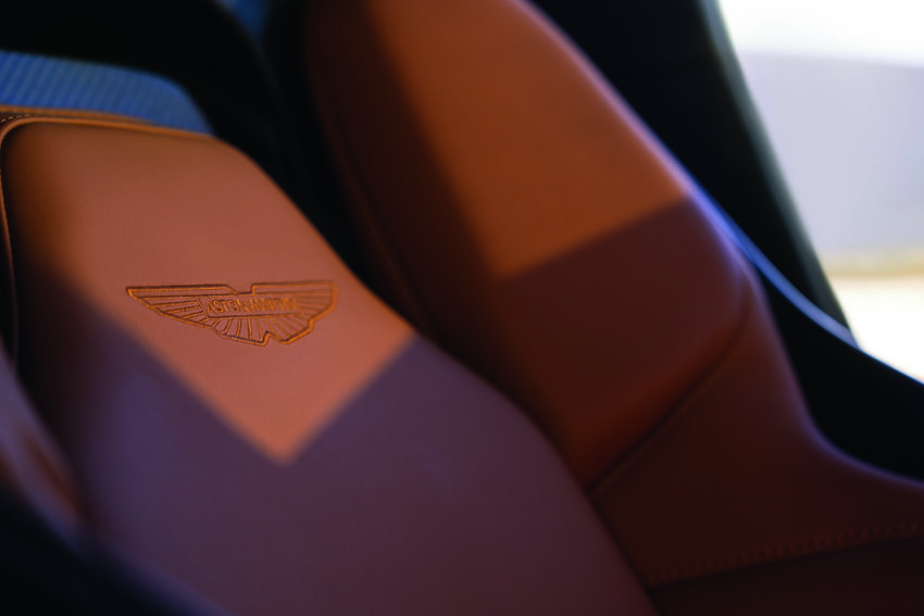 DB11 的继任者，全新 Aston Martin DB12 登场！搭载 4.0升V8双涡轮增压引擎，可榨出 680 PS/800 Nm 输出功率 220870