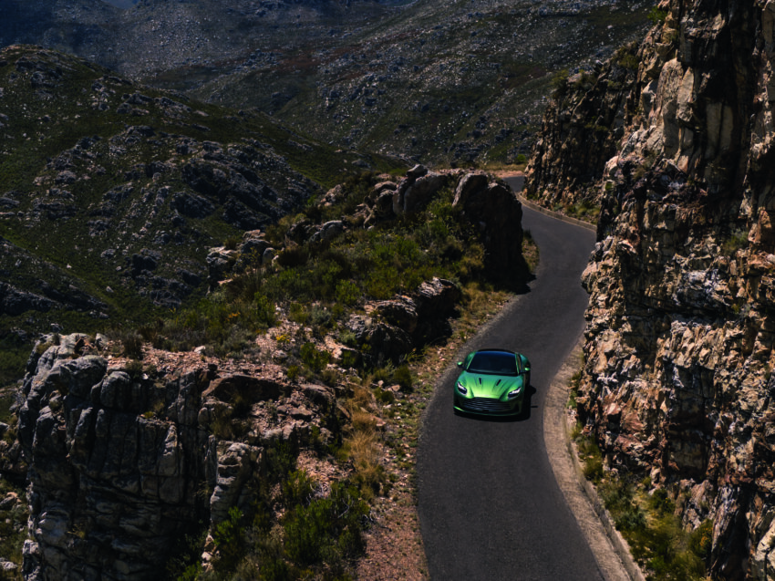 DB11 的继任者，全新 Aston Martin DB12 登场！搭载 4.0升V8双涡轮增压引擎，可榨出 680 PS/800 Nm 输出功率 220877