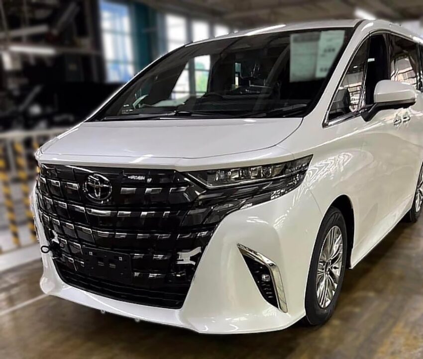 2023 Toyota Alphard 与 Vellfire 量产车照片被提前曝光 221142