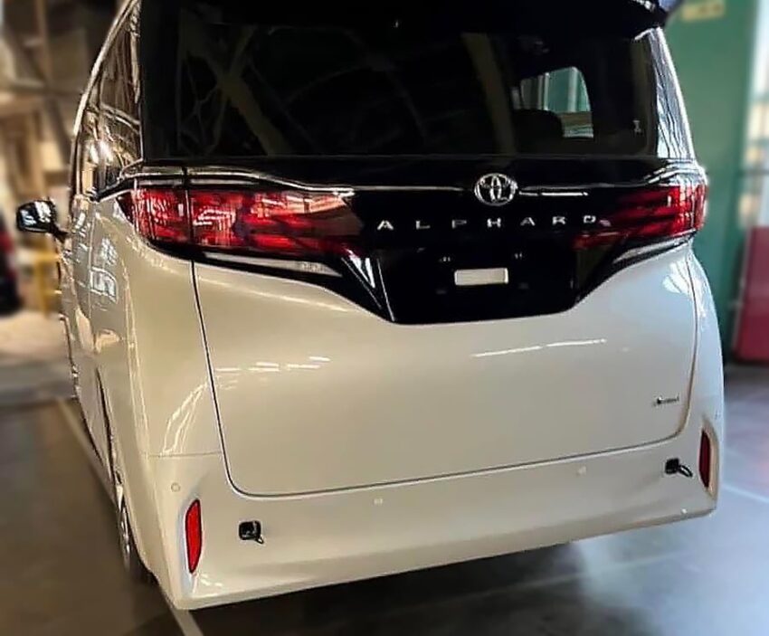 2023 Toyota Alphard 与 Vellfire 量产车照片被提前曝光 221143
