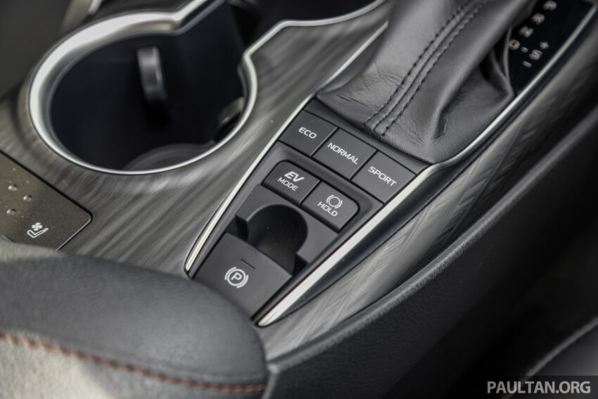 Toyota Camry Hybrid 本地首发亮相, 221匹综合马力, 每公升汽油可行驶22.7公里, 总代理称今年将发表更多油电车 219438