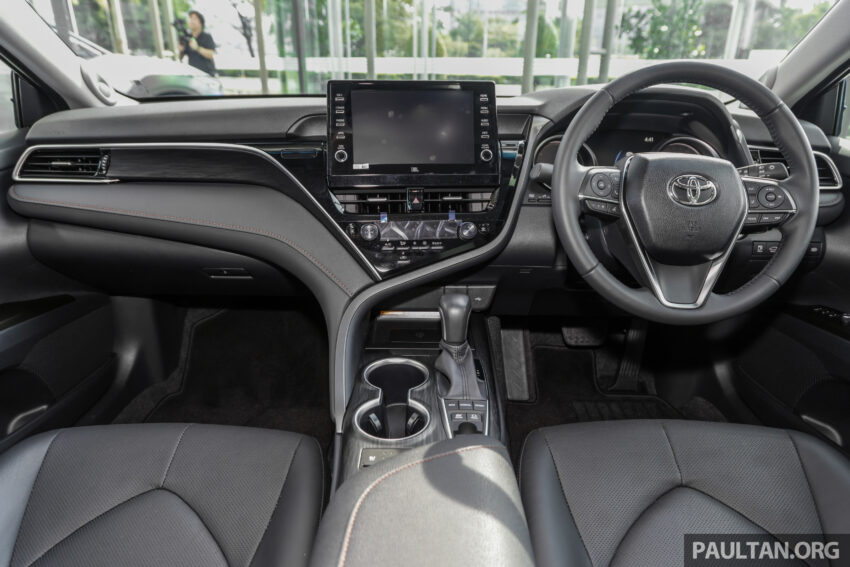 Toyota Camry Hybrid 本地首发亮相, 221匹综合马力, 每公升汽油可行驶22.7公里, 总代理称今年将发表更多油电车 219428