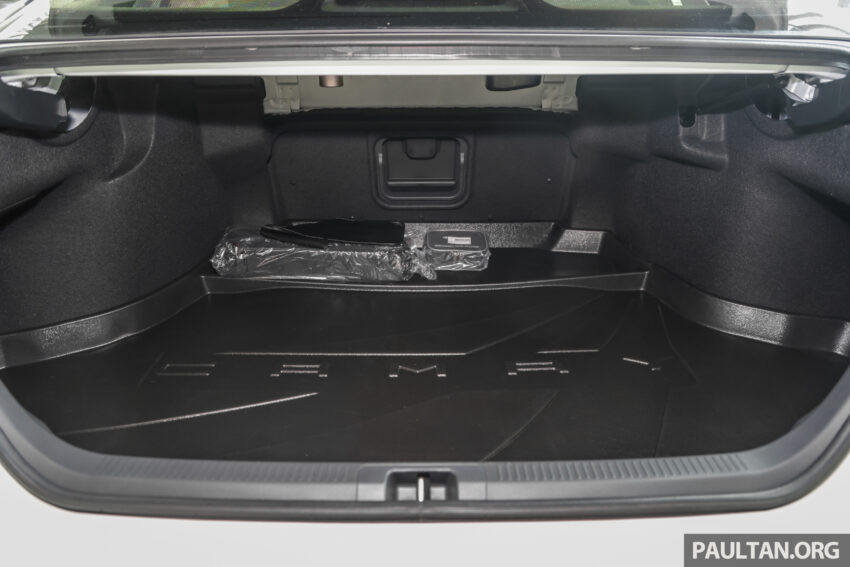 Toyota Camry Hybrid 本地首发亮相, 221匹综合马力, 每公升汽油可行驶22.7公里, 总代理称今年将发表更多油电车 219468