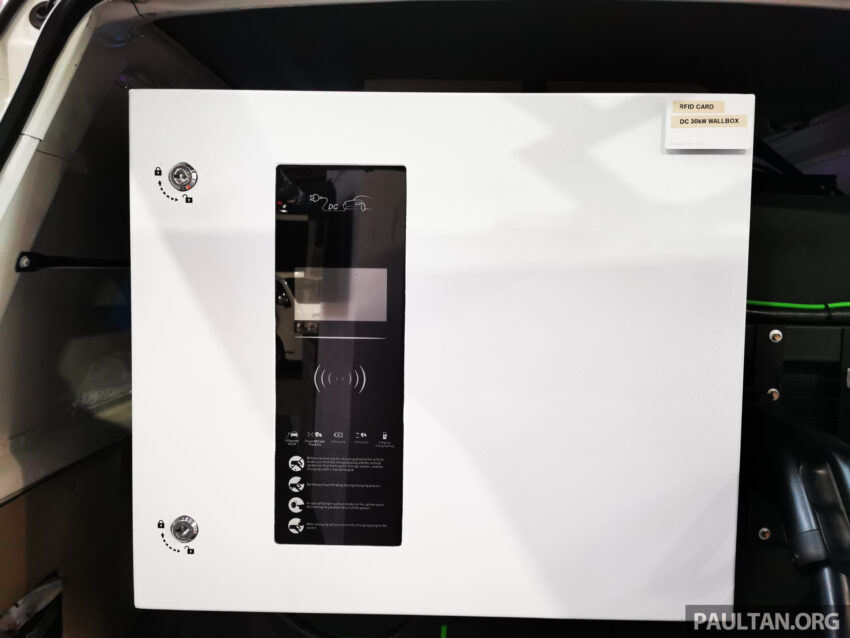 BMW Malaysia 与 EV Connection 携手合作，回收已耗尽的电动车电池，再循环利用推出本地首创的流动充电车 218185