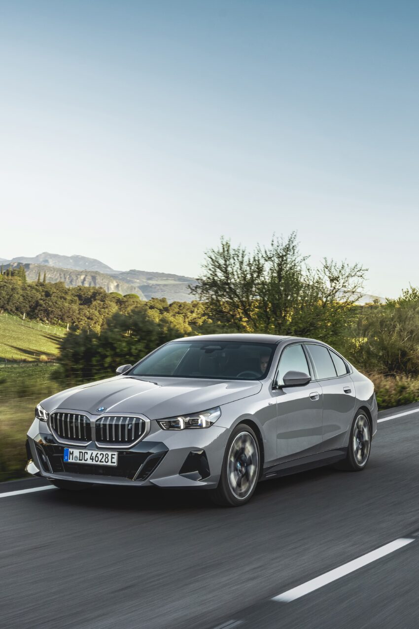 2024 G60/G60E BMW 5 系列大改款全球首发, 包含 i5 纯电动版本, 全新外观与内装设计, 车身尺码更大, iDrive 8.5系统 220656