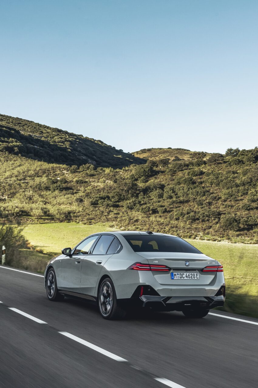 2024 G60/G60E BMW 5 系列大改款全球首发, 包含 i5 纯电动版本, 全新外观与内装设计, 车身尺码更大, iDrive 8.5系统 220675