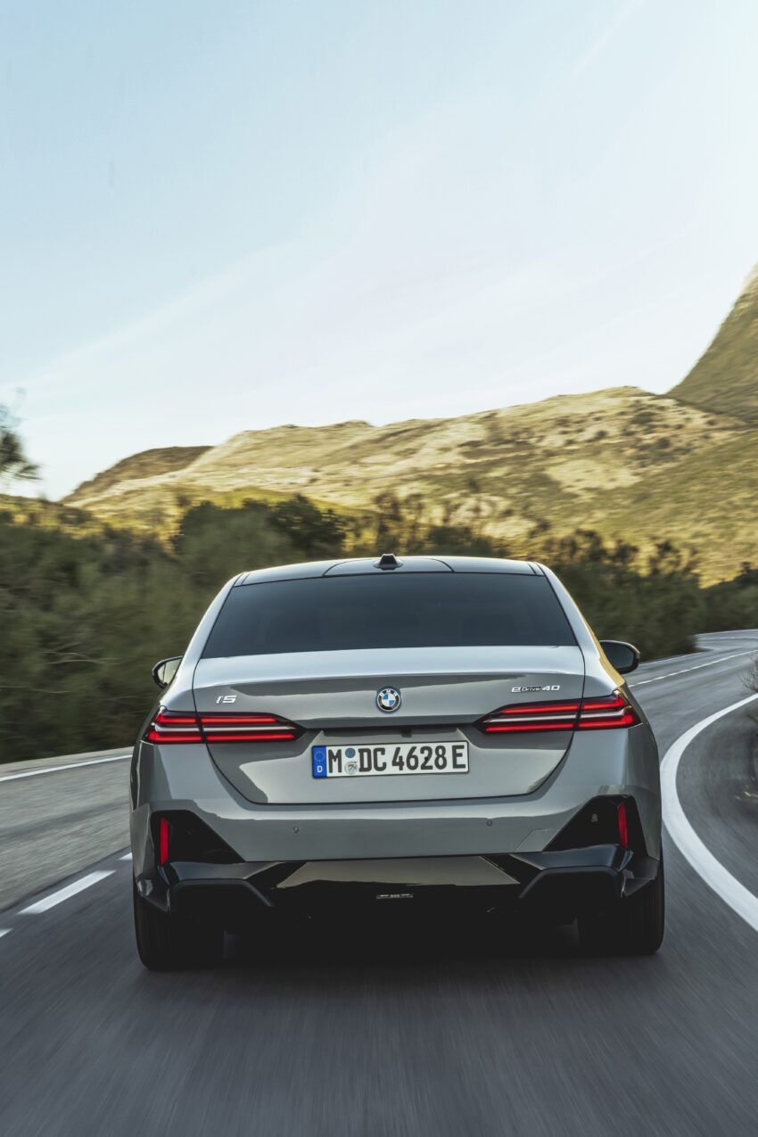 2024 G60/G60E BMW 5 系列大改款全球首发, 包含 i5 纯电动版本, 全新外观与内装设计, 车身尺码更大, iDrive 8.5系统 220682