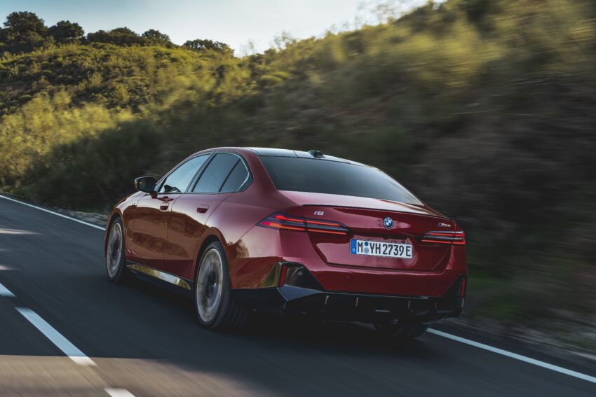 2024 G60/G60E BMW 5 系列大改款全球首发, 包含 i5 纯电动版本, 全新外观与内装设计, 车身尺码更大, iDrive 8.5系统 220559