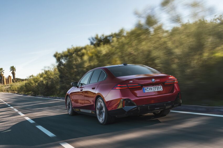 2024 G60/G60E BMW 5 系列大改款全球首发, 包含 i5 纯电动版本, 全新外观与内装设计, 车身尺码更大, iDrive 8.5系统 220560