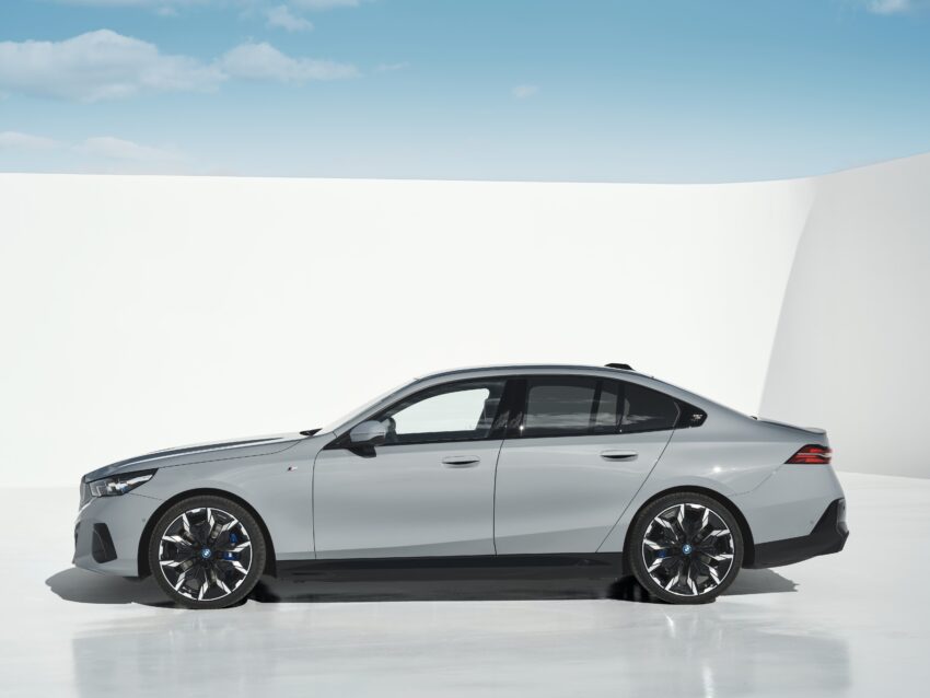 2024 G60/G60E BMW 5 系列大改款全球首发, 包含 i5 纯电动版本, 全新外观与内装设计, 车身尺码更大, iDrive 8.5系统 220683