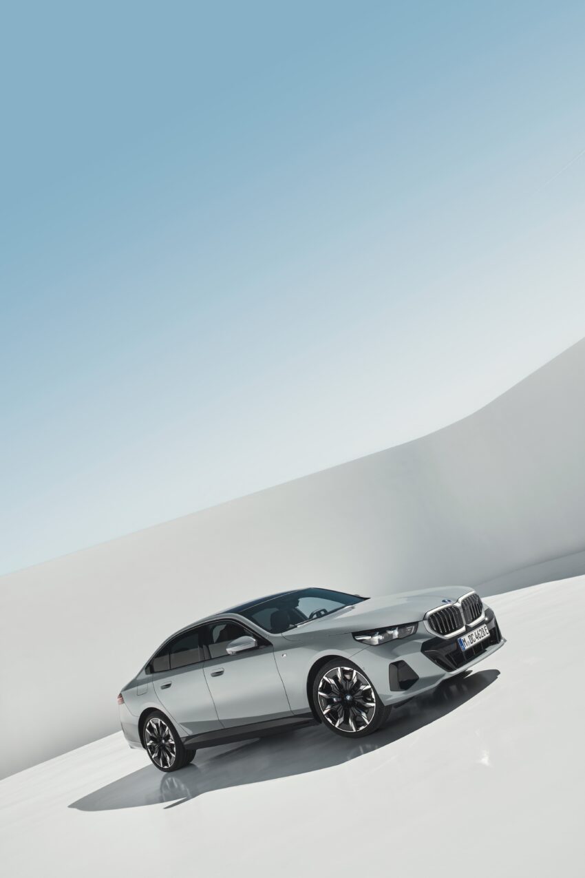 2024 G60/G60E BMW 5 系列大改款全球首发, 包含 i5 纯电动版本, 全新外观与内装设计, 车身尺码更大, iDrive 8.5系统 220687