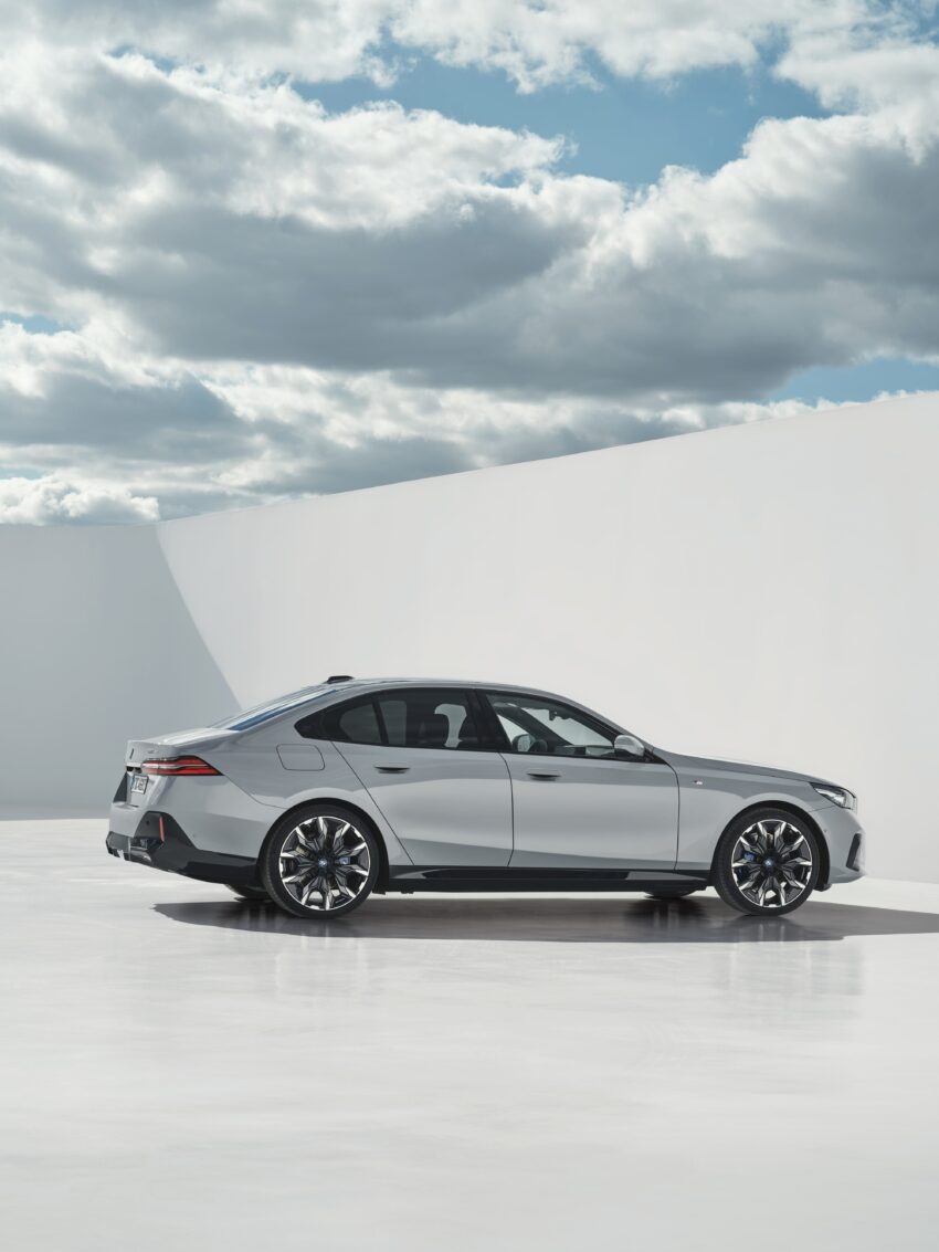 2024 G60/G60E BMW 5 系列大改款全球首发, 包含 i5 纯电动版本, 全新外观与内装设计, 车身尺码更大, iDrive 8.5系统 220688