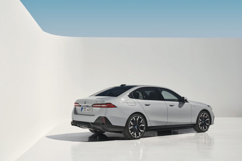 2024 G60/G60E BMW 5 系列大改款全球首发, 包含 i5 纯电动版本, 全新外观与内装设计, 车身尺码更大, iDrive 8.5系统 220693