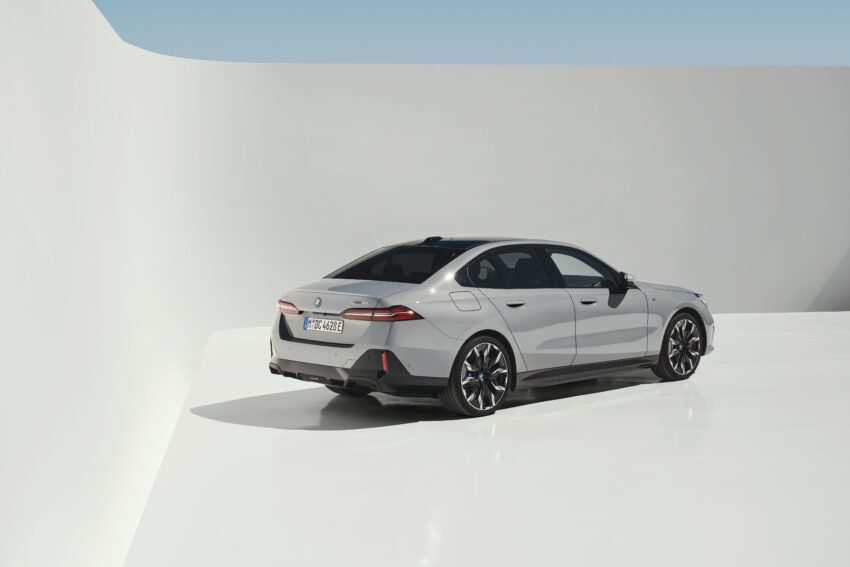 2024 G60/G60E BMW 5 系列大改款全球首发, 包含 i5 纯电动版本, 全新外观与内装设计, 车身尺码更大, iDrive 8.5系统 220695