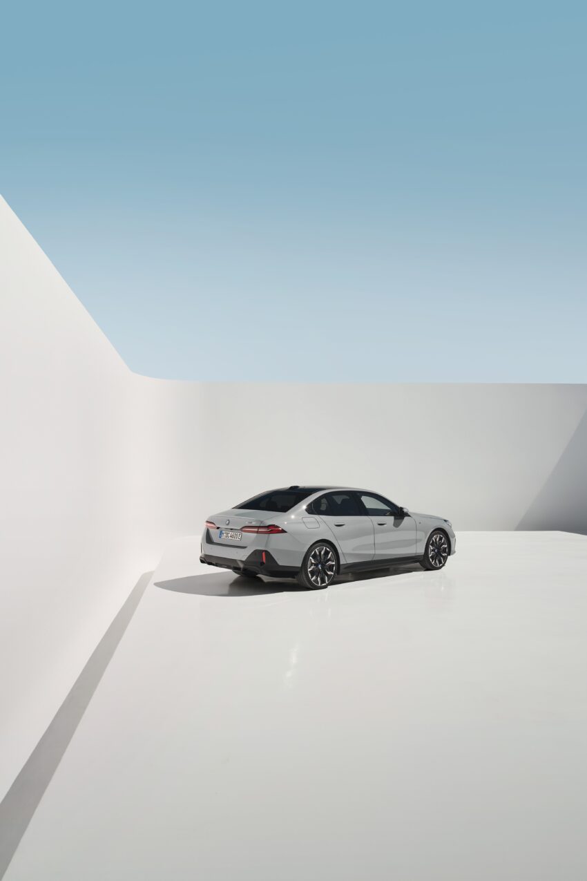 2024 G60/G60E BMW 5 系列大改款全球首发, 包含 i5 纯电动版本, 全新外观与内装设计, 车身尺码更大, iDrive 8.5系统 220696