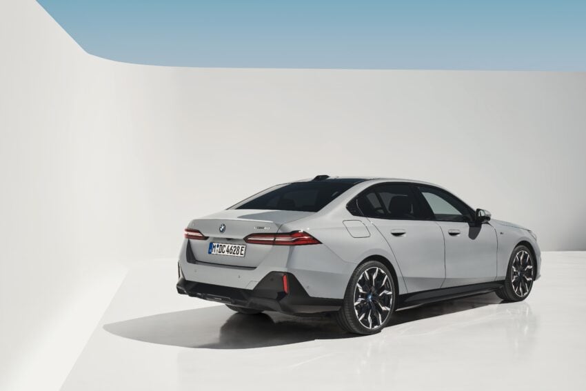 2024 G60/G60E BMW 5 系列大改款全球首发, 包含 i5 纯电动版本, 全新外观与内装设计, 车身尺码更大, iDrive 8.5系统 220697