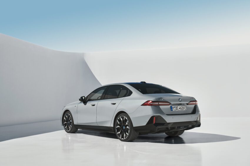 2024 G60/G60E BMW 5 系列大改款全球首发, 包含 i5 纯电动版本, 全新外观与内装设计, 车身尺码更大, iDrive 8.5系统 220698