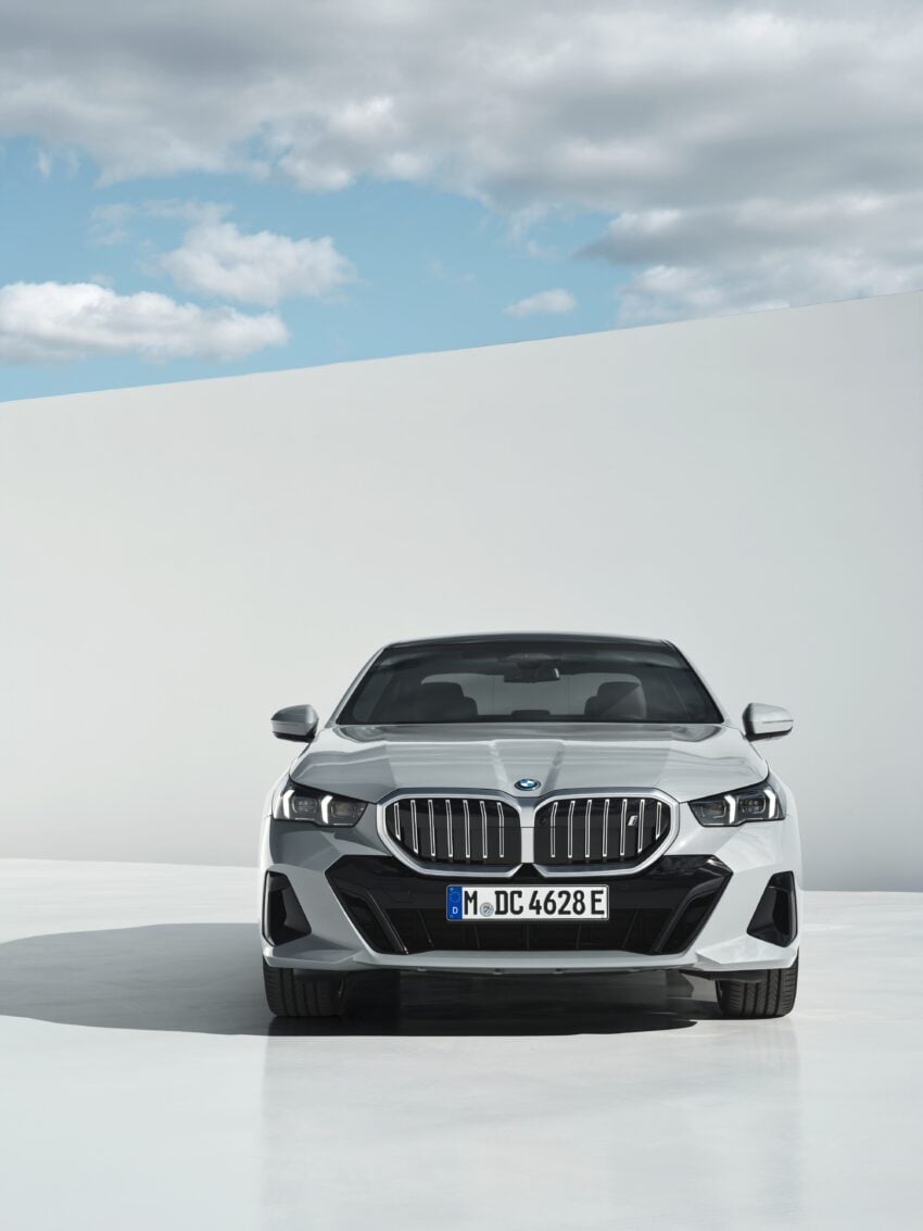 2024 G60/G60E BMW 5 系列大改款全球首发, 包含 i5 纯电动版本, 全新外观与内装设计, 车身尺码更大, iDrive 8.5系统 220699