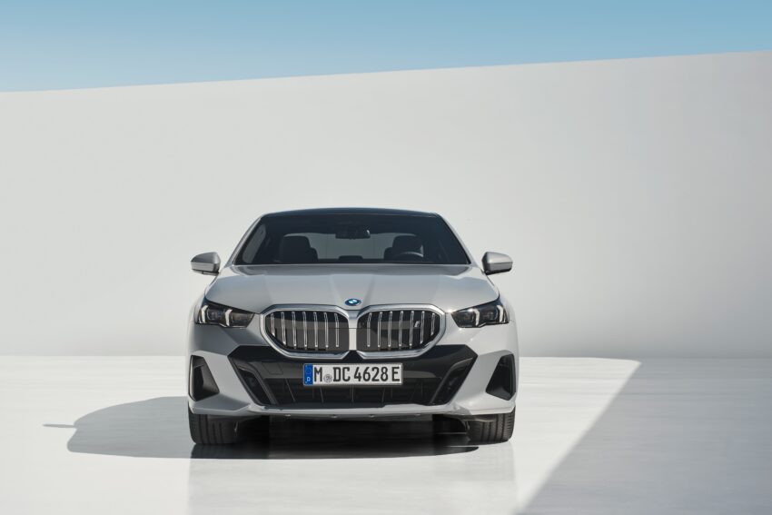2024 G60/G60E BMW 5 系列大改款全球首发, 包含 i5 纯电动版本, 全新外观与内装设计, 车身尺码更大, iDrive 8.5系统 220700