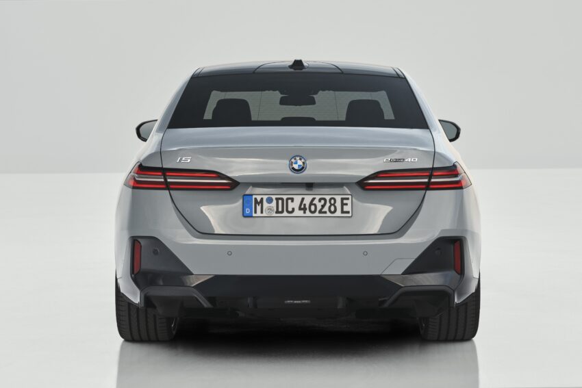 2024 G60/G60E BMW 5 系列大改款全球首发, 包含 i5 纯电动版本, 全新外观与内装设计, 车身尺码更大, iDrive 8.5系统 220702
