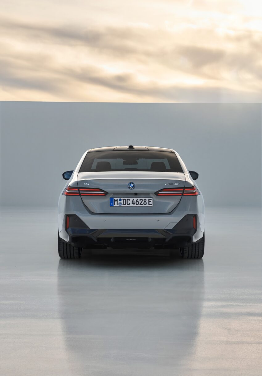 2024 G60/G60E BMW 5 系列大改款全球首发, 包含 i5 纯电动版本, 全新外观与内装设计, 车身尺码更大, iDrive 8.5系统 220703