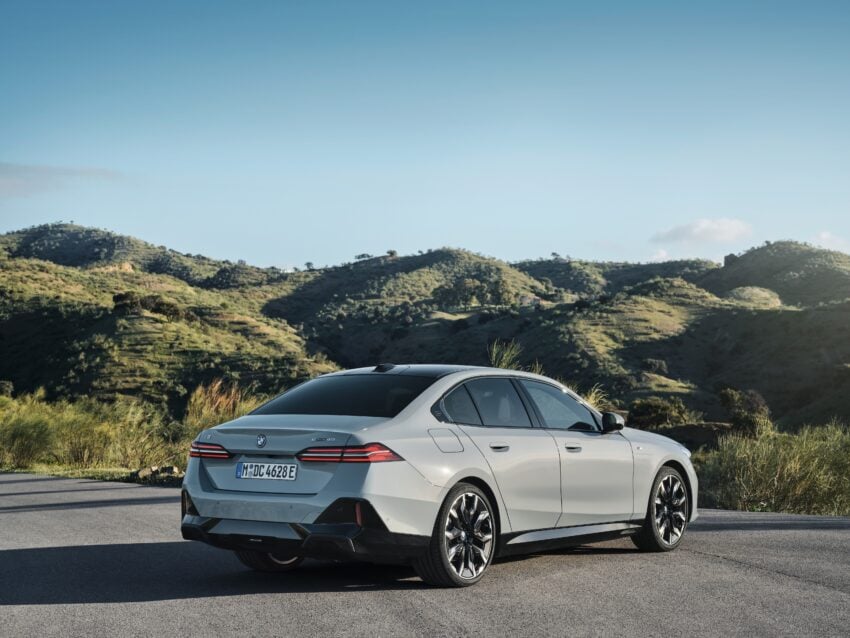 2024 G60/G60E BMW 5 系列大改款全球首发, 包含 i5 纯电动版本, 全新外观与内装设计, 车身尺码更大, iDrive 8.5系统 220706