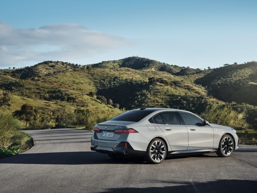 2024 G60/G60E BMW 5 系列大改款全球首发, 包含 i5 纯电动版本, 全新外观与内装设计, 车身尺码更大, iDrive 8.5系统 220707
