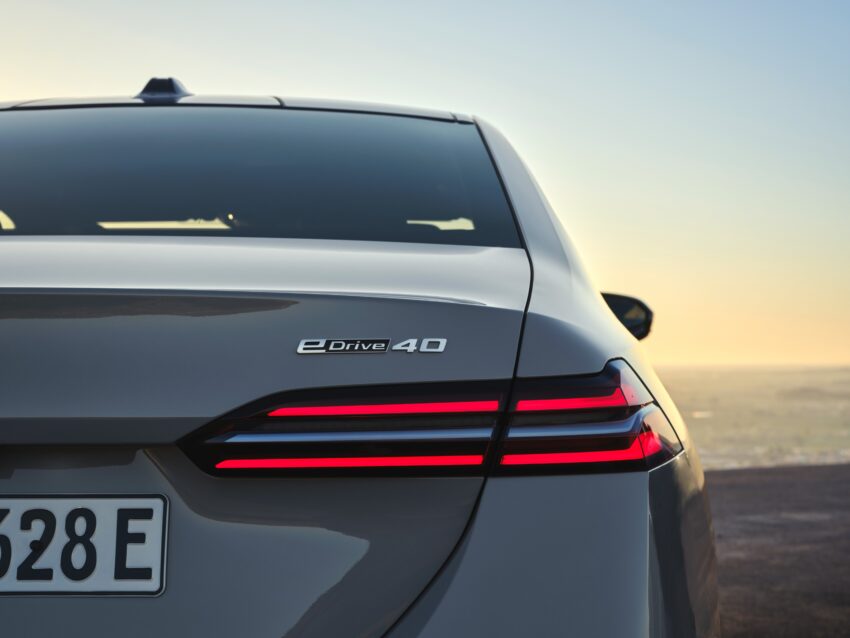 2024 G60/G60E BMW 5 系列大改款全球首发, 包含 i5 纯电动版本, 全新外观与内装设计, 车身尺码更大, iDrive 8.5系统 220712