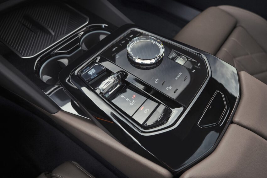 2024 G60/G60E BMW 5 系列大改款全球首发, 包含 i5 纯电动版本, 全新外观与内装设计, 车身尺码更大, iDrive 8.5系统 220740