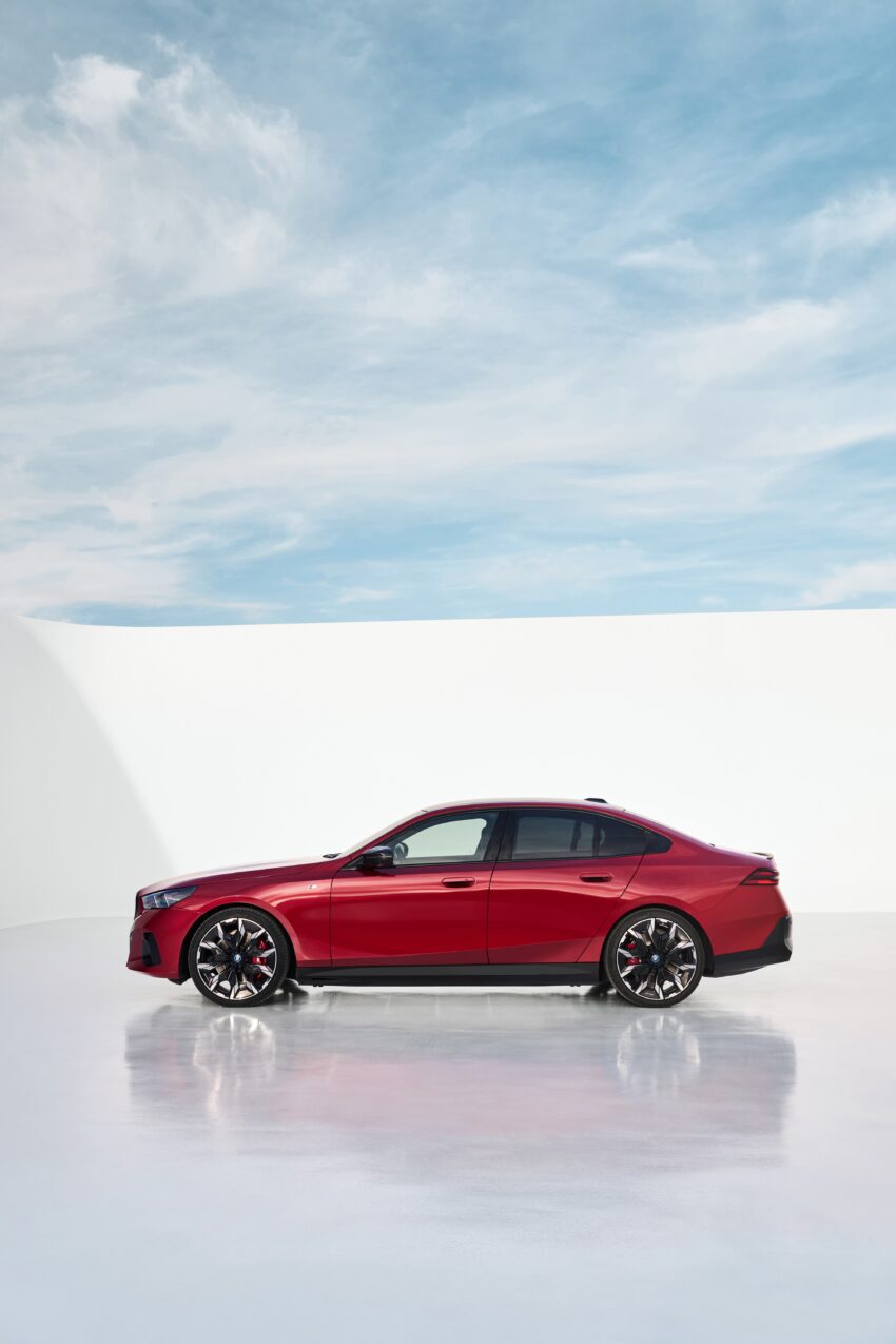 2024 G60/G60E BMW 5 系列大改款全球首发, 包含 i5 纯电动版本, 全新外观与内装设计, 车身尺码更大, iDrive 8.5系统 220579
