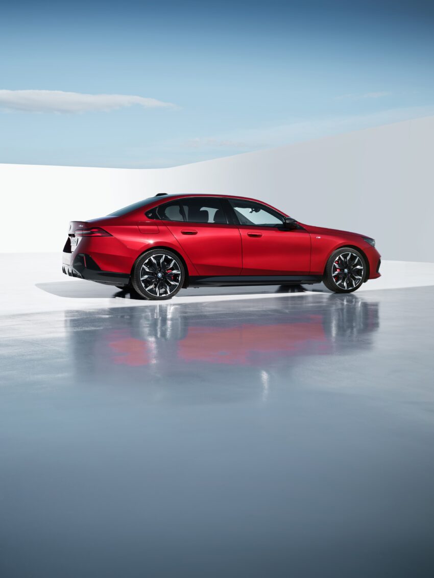 2024 G60/G60E BMW 5 系列大改款全球首发, 包含 i5 纯电动版本, 全新外观与内装设计, 车身尺码更大, iDrive 8.5系统 220593