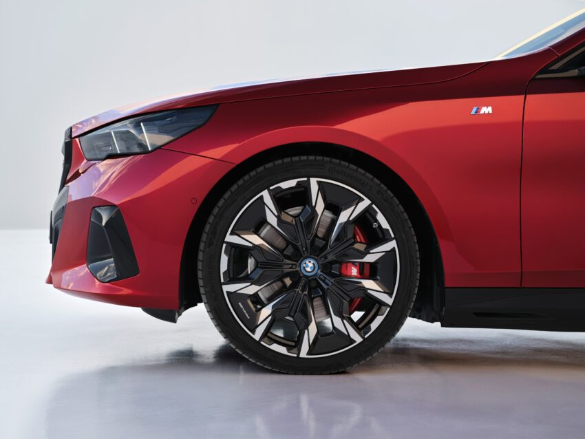 2024 G60/G60E BMW 5 系列大改款全球首发, 包含 i5 纯电动版本, 全新外观与内装设计, 车身尺码更大, iDrive 8.5系统 220606